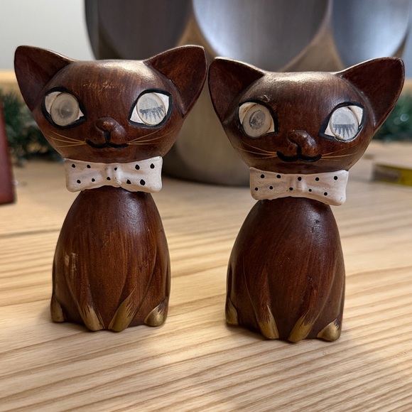 vintage Mid-Century Modern winking cat salt and pepper shakers, 1960’s - Picture 8 of 8